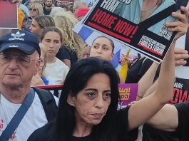 Enav Tzengekoer réclame 400 000 shekels pour diffamation : 22 publications mensongères contre la mère d’un otage