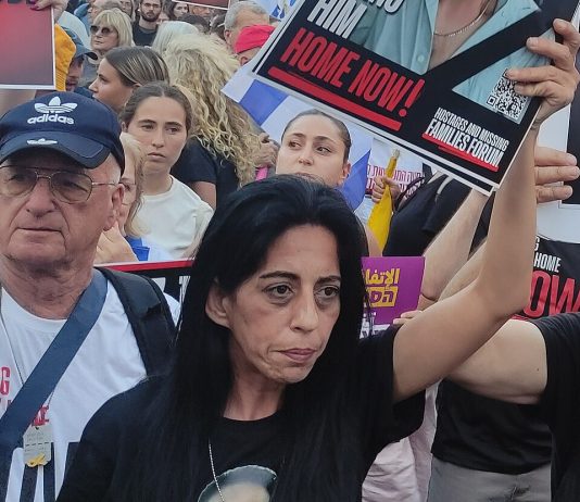 Polémique en Israël après la réaction d’Einav Zangauker au retour de Ran Guaily : entre deuil national, gratitude envers Trump et colère politique