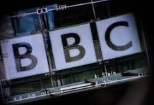 BBC : Israël dénonce des années de biais anti-israélien après les démissions de Tim Davie et Deborah Turness