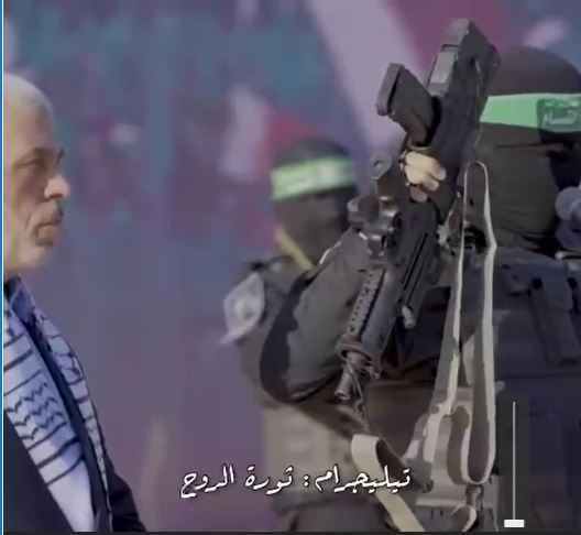 L’arme de Hadar Goldin rendue à sa famille — la place où Sinwar célébrait son trophée réduite en ruines avec ses occupants L’arme de Hadar Goldin rendue à sa famille — la place où Sinwar célébrait son trophée réduite en ruines avec ses occupants - Infos-Israel.News