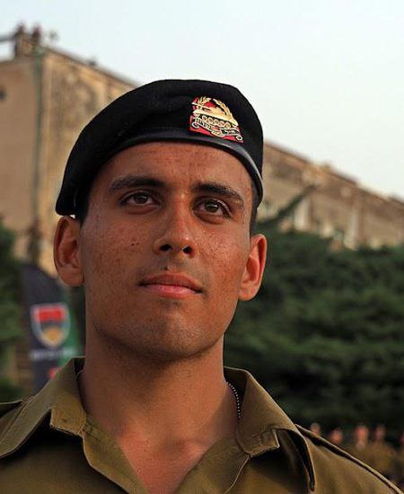 Trois héros d’Israël rentrent enfin chez eux : Omer Neutra, Asaf Hamami et Oz Daniel 🕯 Trois héros d’Israël rentrent enfin chez eux : Omer Neutra, Asaf Hamami et Oz Daniel 🕯 - Infos-Israel.News