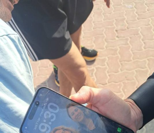 Affaire de la procureure militaire : le journaliste Avishai Grinzeig avance une hypothèse troublante sur le téléphone retrouvé en mer