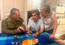 Le chef d’état-major rencontre la famille Goldin : “Tsahal restera fidèle à son engagement envers ses soldats captifs”