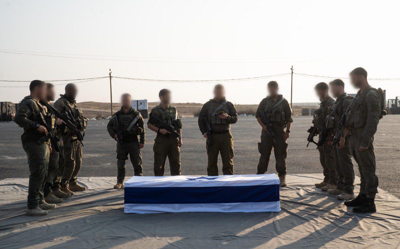 Le chef d’état-major rencontre la famille Goldin : “Tsahal restera fidèle à son engagement envers ses soldats captifs” Le chef d’état-major rencontre la famille Goldin : “Tsahal restera fidèle à son engagement envers ses soldats captifs” - Infos-Israel.News