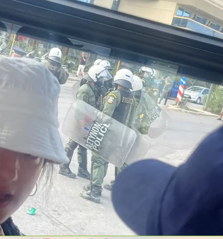 Crète : des Israéliens pris pour cibles lors d’une manifestation pro-palestinienne – pierres et grenades assourdissantes contre leur bus Crète : des Israéliens pris pour cibles lors d’une manifestation pro-palestinienne – pierres et grenades assourdissantes contre leur bus - Infos-Israel.News