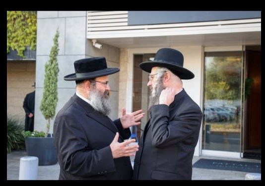 Le Rebbe de Satmar dénonce la ‘gzerat shmad’ : un cri politique qui secoue le monde haredi et Israël