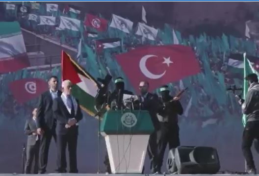 L’arme de Hadar Goldin rendue à sa famille — la place où Sinwar célébrait son trophée réduite en ruines avec ses occupants