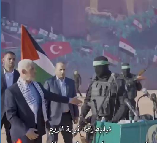 L’arme de Hadar Goldin rendue à sa famille — la place où Sinwar célébrait son trophée réduite en ruines avec ses occupants L’arme de Hadar Goldin rendue à sa famille — la place où Sinwar célébrait son trophée réduite en ruines avec ses occupants - Infos-Israel.News