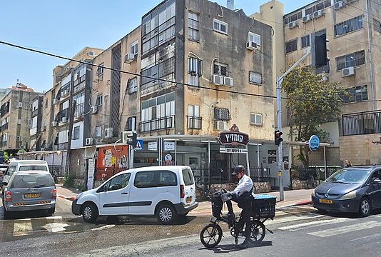 Les habitants laïcs du Gush Dan veulent se venger des ultra-orthodoxes : blocage de Bnei Brak prévu vendredi