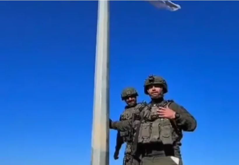Tsahal hisse le drapeau israélien au-dessus des ruines de Shuja’iyya : un message de force et de détermination Tsahal hisse le drapeau israélien au-dessus des ruines de Shuja’iyya : un message de force et de détermination - Infos-Israel.News