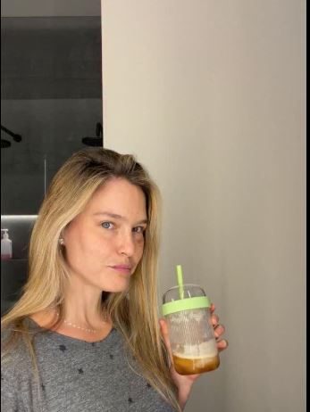 Bar Refaeli a également essayé : le sperme de saumon a connu un grand succès dans le monde de la beauté.