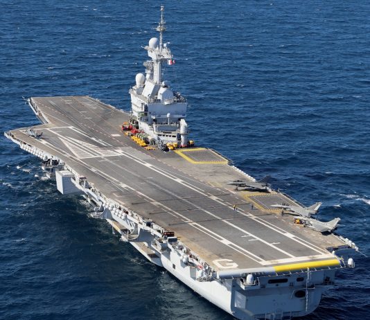 Porte-avions nucléaire à 10 milliards d’euros : le projet controversé de Macron dans une France endettée