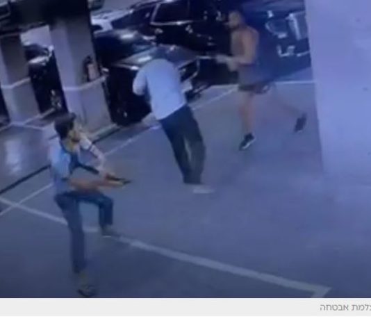 Héros : un Israélien a maîtrisé deux musulmans armés d’une matraque et d’un couteau