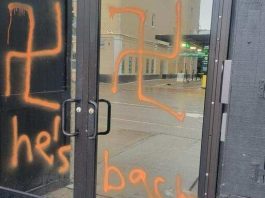 « Il est revenu » : croix gammées et vitres brisées à la maison Habad de l’Université du Michigan