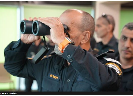 Israël durcit le ton sur la sécurité routière : un premier SMS au volant coûtera désormais 10 000 shekels