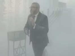 Pologne : un député d’extrême droite visé par une enquête après avoir éteint une ménorah au Parlement