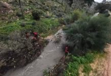 Recherche dramatique près de Modiin Illit : les pompiers ratissent le lit du torrent à la recherche d’un élève de yeshiva de 17 ans