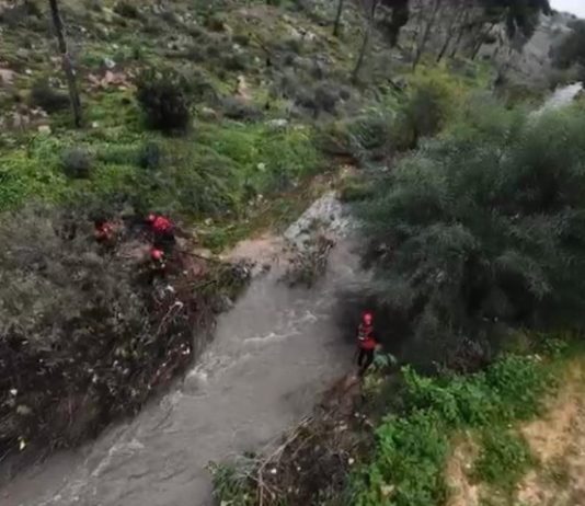 Recherche dramatique près de Modiin Illit : les pompiers ratissent le lit du torrent à la recherche d’un élève de yeshiva de 17 ans