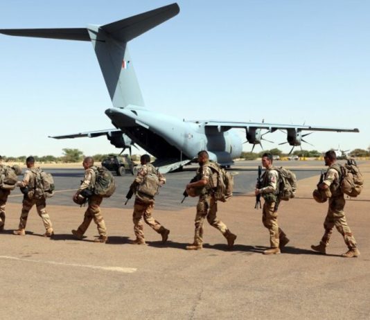 Manœuvre française controversée au sud du Liban : une force européenne envisagée sans feu vert d’Israël ni de l’ONU