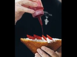 Le toast japonais frit qui a conquis TikTok débarque en Israël