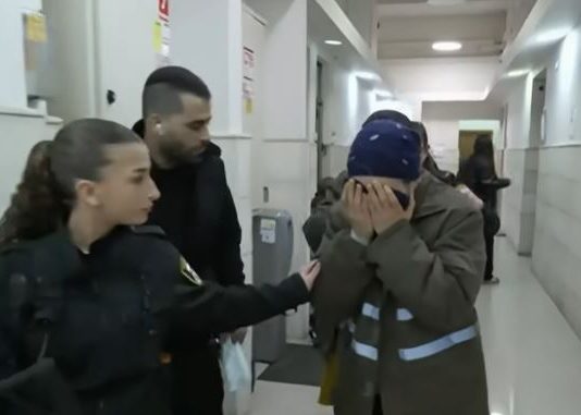 « Où est mon Ari ? » : l’appel insoutenable que la maman d’un des bebes decedes, Hani Katz n’oubliera jamais