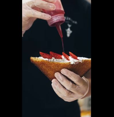 Le toast japonais frit qui a conquis TikTok débarque en Israël