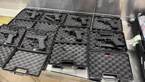 Saisie d’armes à Ben Gourion : huit pistolets découverts dans la valise d’un passager en provenance d’Allemagne