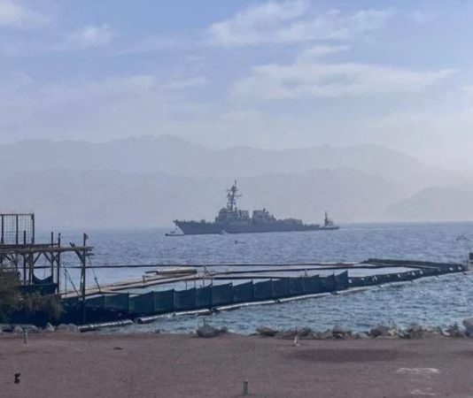 Arrivée d’une destroyer américaine à Eilat : un message stratégique clair dans la montée des tensions avec l’Iran