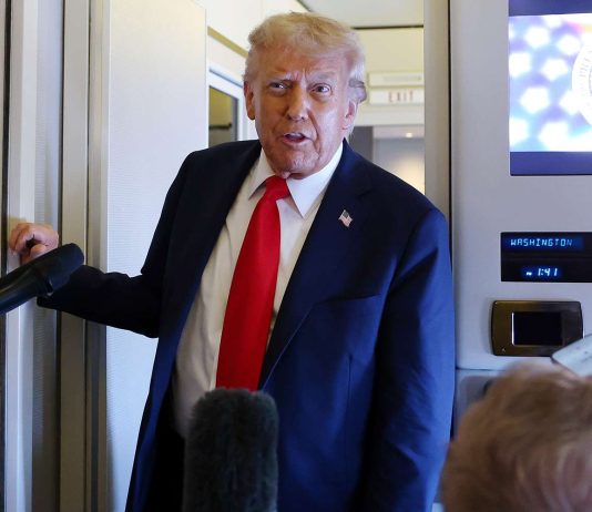 🔴Trump : « Nous examinons des options très fortes pour frapper l’Iran »