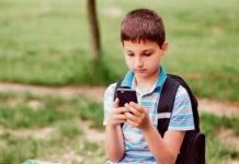 À partir de Tou BiShvat : les smartphones interdits dans les écoles primaires israéliennes, voici les nouvelles règles