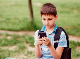 À partir de Tou BiShvat : les smartphones interdits dans les écoles primaires israéliennes, voici les nouvelles règles