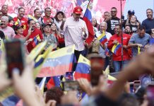 Maduro dansait sur sa propre propagande pendant que la pression internationale s’intensifiait