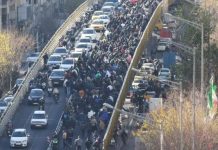 Iran : au moins 10 morts lors des émeutes, Khamenei menace les manifestants