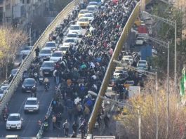 Iran : au moins 10 morts lors des émeutes, Khamenei menace les manifestants