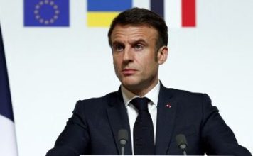 France déchirée : menaces, meurtre et milices politiques dans la rue