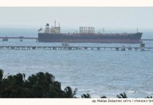 Trump : le Venezuela transférera 50 millions de barils de pétrole aux États-Unis ; les prix du pétrole chutent