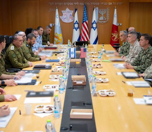 Réunion stratégique États-Unis–Israël : Washington se prépare à une option militaire contre l’Iran, sans calendrier fixé