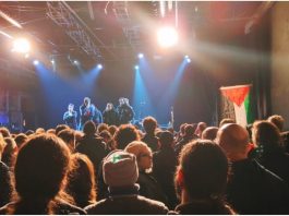 Refus de la scène à Bologne : le groupe Earth quitte la salle face au drapeau palestinien