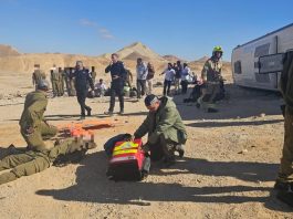 Néguev : 17 blessés dans un renversement de bus sur l’autoroute 40 près de Mitzpe Ramon