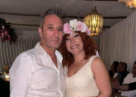 Deux ans après les faits : un homme soupçonné du meurtre de sa compagne décédée après avoir ingéré de l’acide