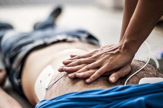 Arrêt cardiaque : le cerveau peut-il continuer à fonctionner après la mort clinique ?