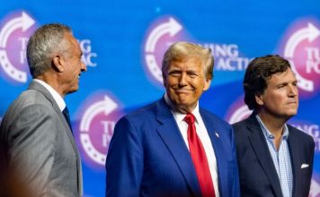 Tucker Carlson accuse l’administration Trump de « travailler pour Israël » après une interview de l’ambassadeur Mike Huckabee