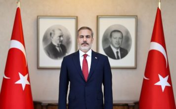 Financial Times : le ministre turc des Affaires étrangères aurait joué un rôle clé pour freiner une escalade entre les États-Unis et l’Iran