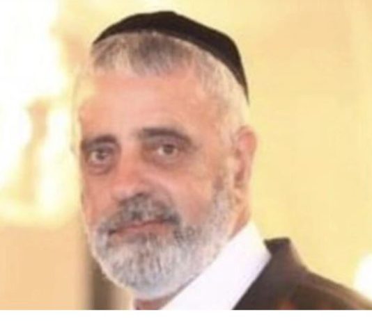 Tragédie à Ashdod : le frère d’une victime de l’explosion des raffineries s’effondre aux funérailles et décède