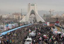 Comment le régime peut-il célébrer après la mort de milliers de manifestants ? L’Iran entre démonstration de force et fracture profonde