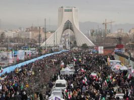Comment le régime peut-il célébrer après la mort de milliers de manifestants ? L’Iran entre démonstration de force et fracture profonde
