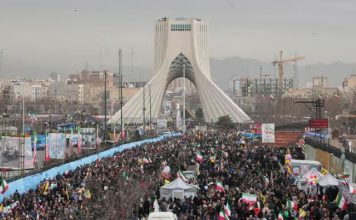 Comment le régime peut-il célébrer après la mort de milliers de manifestants ? L’Iran entre démonstration de force et fracture profonde