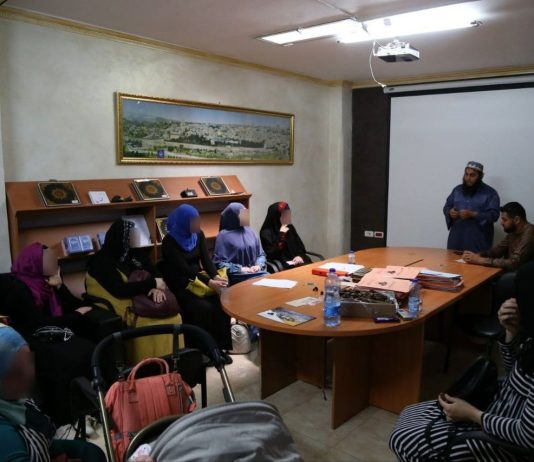 Reportage : des Juifs convertis à l’islam apparaissent dans des locaux liés à une organisation controversée à Jérusalem