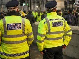 🔴 Soupçon de terrorisme à Londres : un adolescent de 13 ans crie « Allah Akbar » et poignarde deux élèves en pleine classe