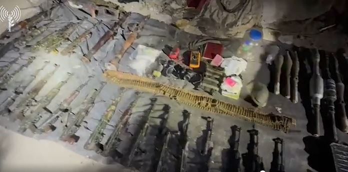 🔴Gaza : une immense galerie souterraine découverte remplie d’armes et détruite par Tsahal